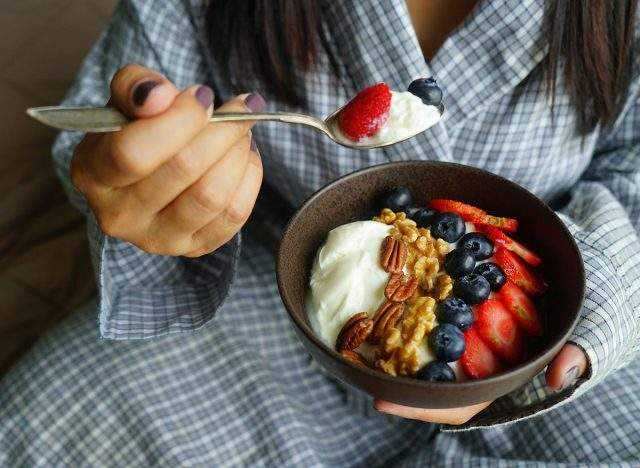 greek-yogurt-nuts-berries.jpg