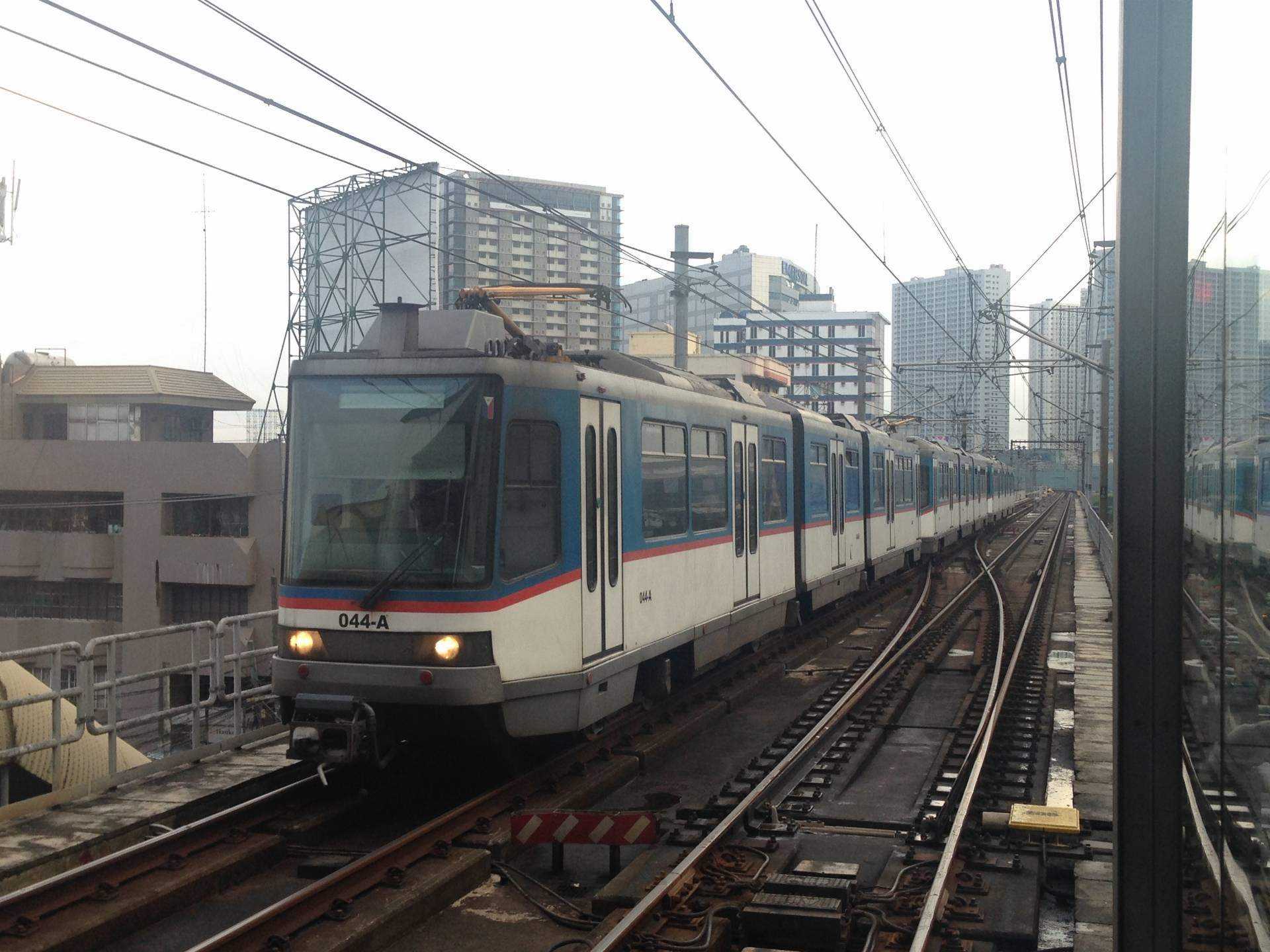 Line_3_North_Avenue_Station_Class_3000_Train.jpg