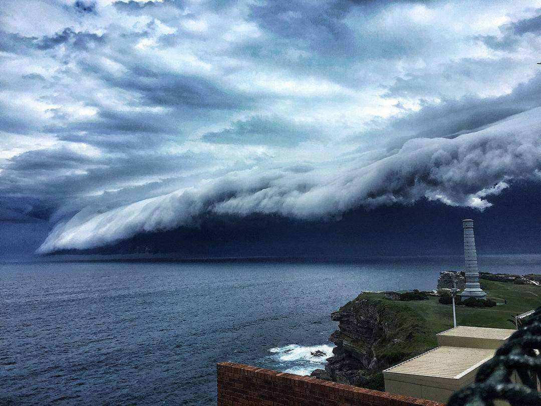 massive-cloud-tsunami-sydney-australia-7.jpg