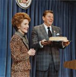 Reagans_with_birthday_cake.jpg