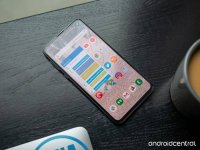 galaxy-s10e-screen-front-on-table.jpg