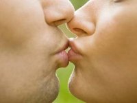 kissing-benefits-01-kiss-sl.jpg