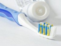 dont-screw-it-up-toothbrush-sl.jpg