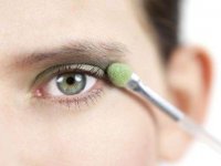 02-makeup-artist-tricks-use-color-sl.jpg
