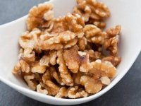 10-foods-to-prevent-wrinkles-09-walnuts-sl.jpg