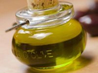 05-olive-oil-healthy-nails-sl.jpg
