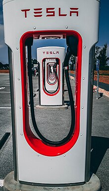220px-Tesla_Supercharger.jpg